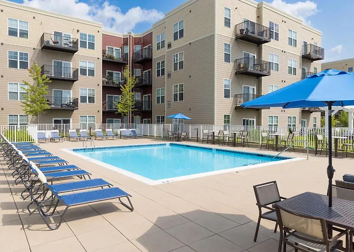 Downtown Luxury Near Metra & O'hare With Pool, Gym, Parking & Theater Elmhurst