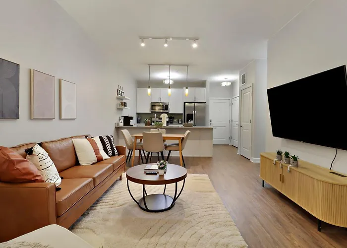 Downtown Luxury Near Metra & O'hare With Pool, Gym, Parking & Theater Elmhurst