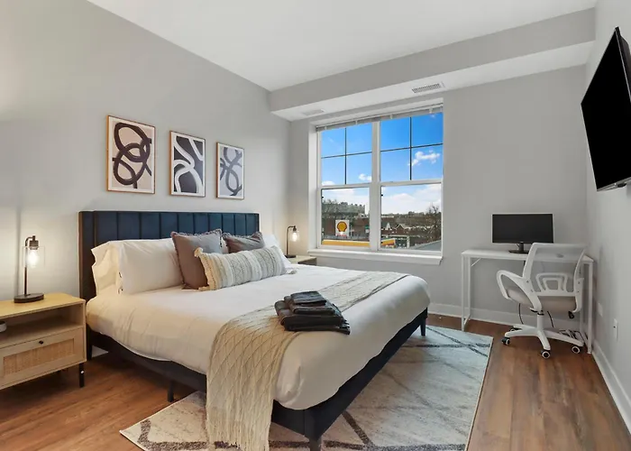 Apartment Downtown Luxury Near Metra & O'hare With Pool, Gym, Parking & Theater Elmhurst
