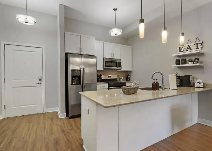 Downtown Luxury Near Metra & O'hare With Pool, Gym, Parking & Theater Apartamento Elmhurst