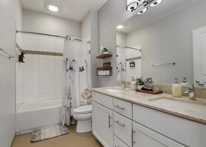 Downtown Luxury Near Metra & O'hare With Pool, Gym, Parking & Theater Apartamento *