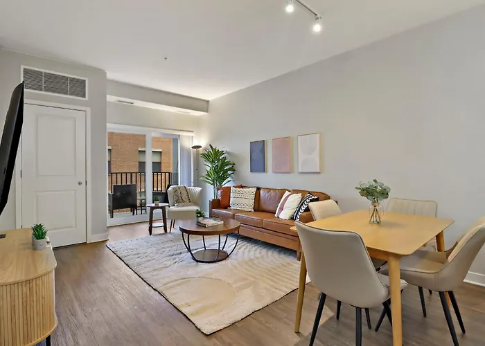 Apartamento Downtown Luxury Near Metra & O'hare With Pool, Gym, Parking & Theater