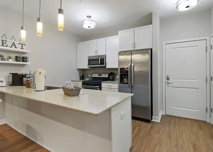 Downtown Luxury Near Metra & O'hare With Pool, Gym, Parking & Theater Apartamento