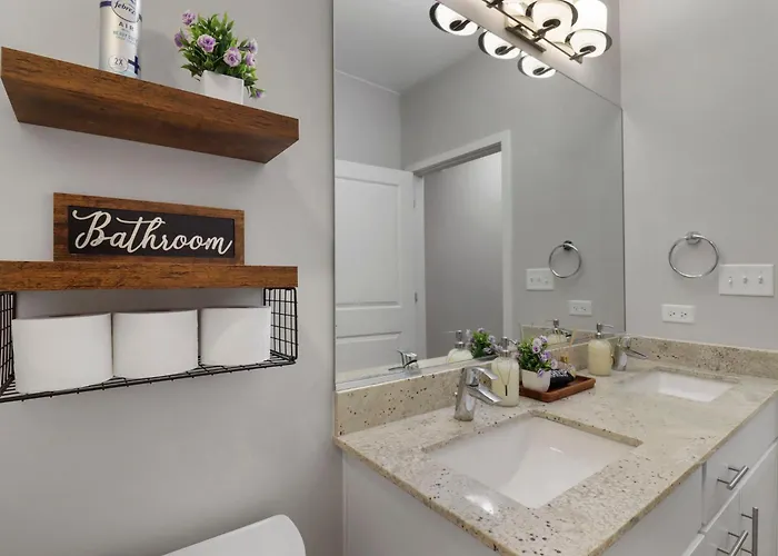 Downtown Luxury Near Metra & O'hare With Pool, Gym, Parking & Theater Elmhurst