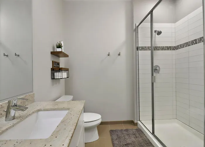 Apartamento Downtown Luxury Near Metra & O'hare With Pool, Gym, Parking & Theater
