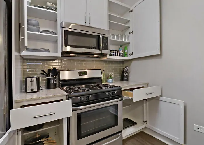 Apartamento Downtown Luxury Near Metra & O'hare With Pool, Gym, Parking & Theater *