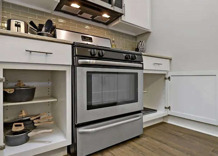 Downtown Luxury Near Metra & O'hare With Pool, Gym, Parking & Theater Apartamento