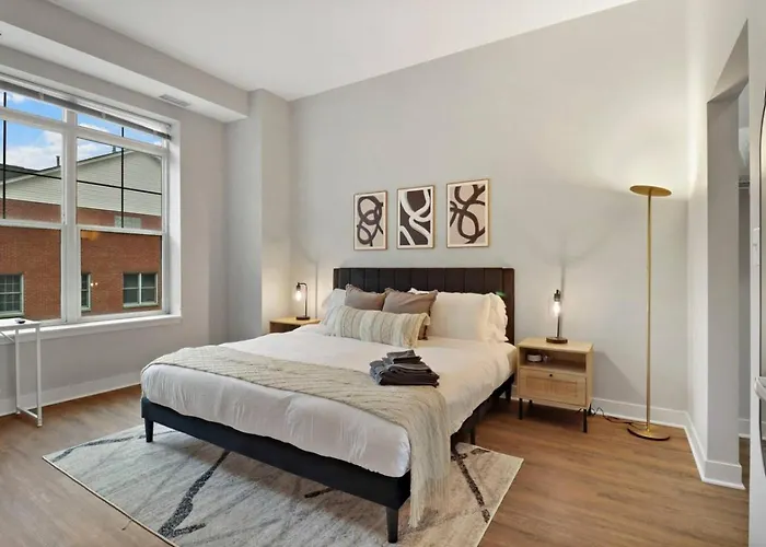 Apartment Downtown Luxury Near Metra & O'hare With Pool, Gym, Parking & Theater Elmhurst