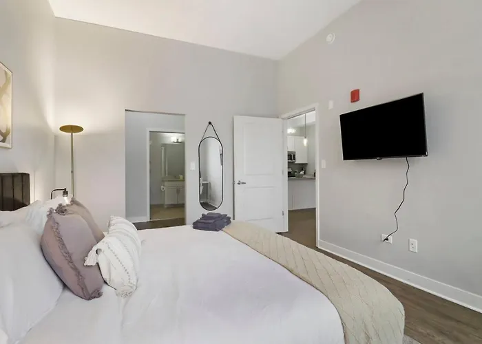 Downtown Luxury Near Metra & O'hare With Pool, Gym, Parking & Theater Apartamento *