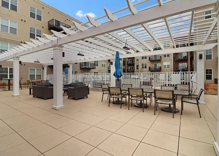 Apartamento Downtown Luxury Near Metra & O'hare With Pool, Gym, Parking & Theater *