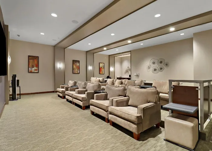 Apartamento Downtown Luxury Near Metra & O'hare With Pool, Gym, Parking & Theater