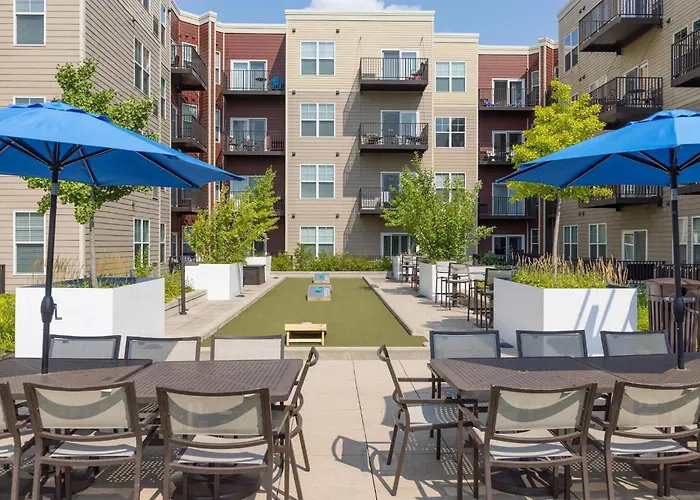 Downtown Luxury Near Metra & O'hare With Pool, Gym, Parking & Theater * Elmhurst