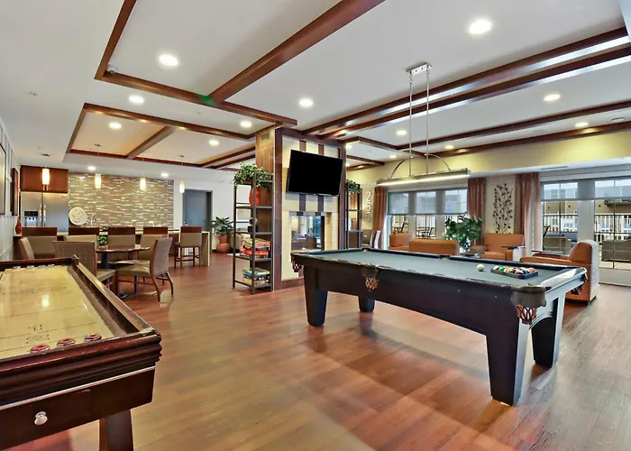 Downtown Luxury Near Metra & O'hare With Pool, Gym, Parking & Theater Apartamento