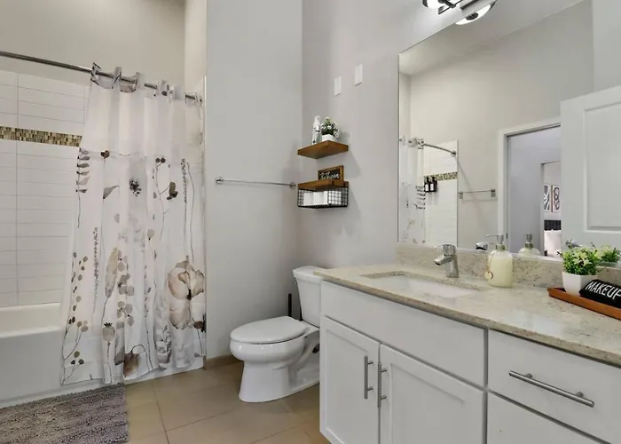 Downtown Luxury Near Metra & O'hare With Pool, Gym, Parking & Theater Apartamento *