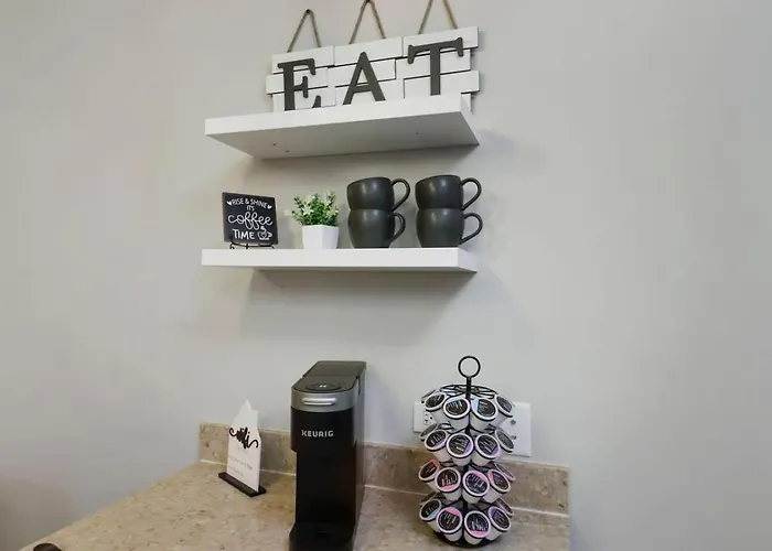 Downtown Luxury Near Metra & O'hare With Pool, Gym, Parking & Theater * Elmhurst
