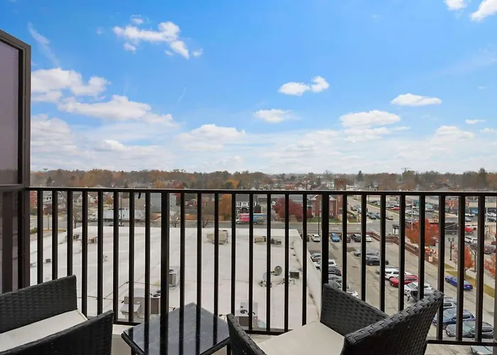 Downtown Luxury Near Metra & O'hare With Pool, Gym, Parking & Theater Apartamento