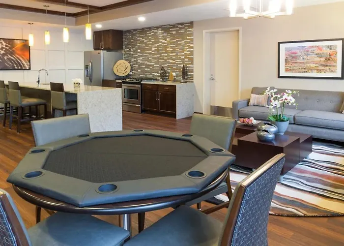 Apartamento Downtown Luxury Near Metra & O'hare With Pool, Gym, Parking & Theater